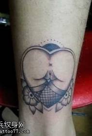 Se isi tattoo alofa i luga o le vae