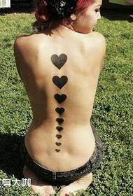 Nugaros širdies tatuiruotės modelis