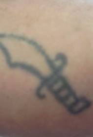 Semplice modello di tatuaggio pugnale