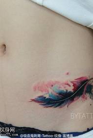Inkt stijl mooi veren tattoo patroon
