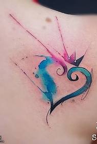 Modello di tatuaggio del cuore dell'acquerello spalla