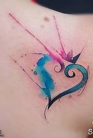 Modèle de tatouage d'épaule coeur aquarelle