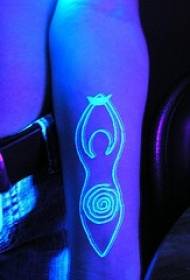stamme totem portrett fluorescerende tatoveringsmønster