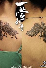 Mädchen zurück klassische Mode Kreuz Flügel Tattoo-Muster
