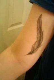 uomo braccio flutter piuma bellissimo modello di tatuaggio