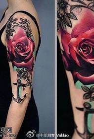 Rameno růže kotva tetování vzor