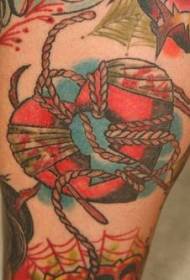 Corazón de amor de cor da perna con patrón de tatuaxe de corda