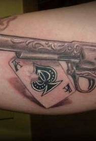 Pattern di tatuaggi di pistola di carta di bracciale