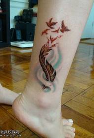 Piccolo modello di tatuaggio piuma