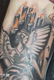 model de tatuaj cu aripi ușoare de foc