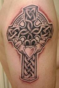 Keltų kryžiaus ir širdies tatuiruotės modelis