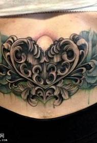 Disegno del tatuaggio del petto con amore stereo