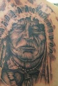 Fjäderkrona stort huvud porträtt tatuering mönster