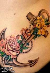 Taille zarten Rosenanker Tattoo-Muster