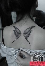 cailíní ais patrún tóir tattoo féileacán patrún