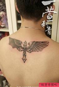 Chlapci späť populárne klasický kríž krídla tetovanie vzor