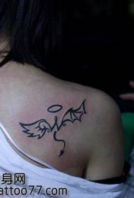 popolare modello estetico di ali di totem del tatuaggio
