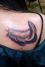 nugaros juodo plunksnos tatuiruotės modelis
