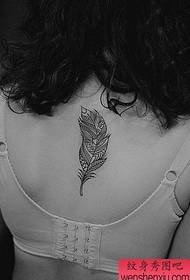 ομορφιά πίσω όμορφο όμορφο μοτίβο τατουάζ φτερό