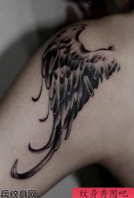 priljubljen klasičen vzorec tatoo za krila