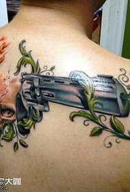 Zadnji vzorec tetovaže pištole