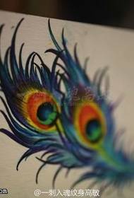 Foto manoscritto tatuaggio piuma di colore