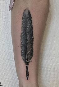 小腿的羽毛纹身图案