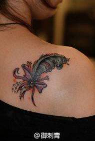 populārs glīts spalvu loka tetovējums