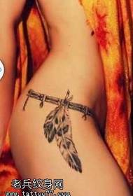 Pás sexy peří tetování vzor