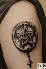 Modello di tatuaggio pentagramma 3D di personalità