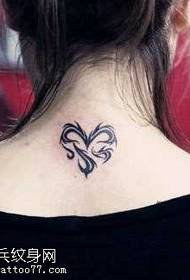 Bel modello totem d'amore per tatuaggio