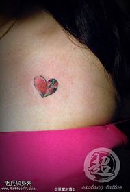 He tauira tattoo tattoo iti ki te pokohiwi