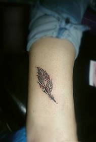 Élégance tatoo plim ak pèsonalite chik