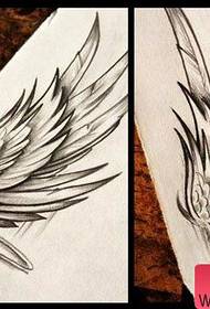estetyczny popularny rękopis tatuażu na skrzydłach