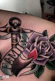 Татуировка плечевой розы