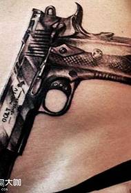 Motivo tatuaggio pistola in vita