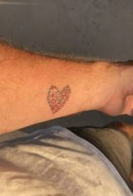 Chicos brazo pintado acuarela dibujo creativo corazón tatuaje foto
