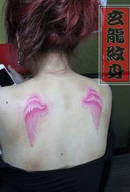 meisies hou van die agterste pienk tatoeëringspatroon