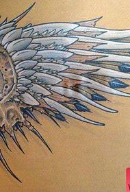 готин популярен ръкопис на татуировка на крилото