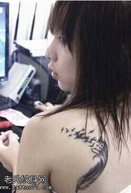 Узорак за тетоважу рамена од перја