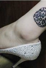 mudellu di tatuaggi di leopardo per e gambe
