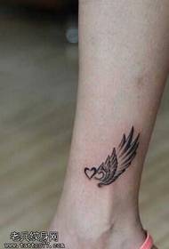 Uzorak tetovaže srca krila