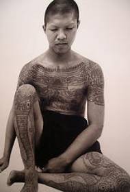 modello del tatuaggio delle scritture buddista tradizionale completo del corpo degli uomini