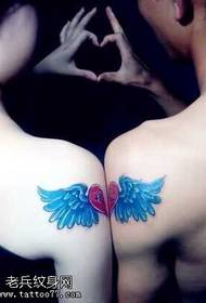 muguras mīlestības spārnu pāris tetovējuma raksts