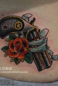 Kleur pistool tattoo patroon