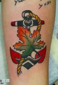 Modello di tatuaggio floreale di ancoraggio di gamba
