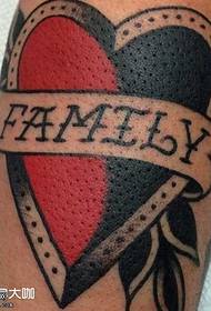 Modello tatuaggio gamba amore