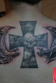 背部时尚流行的天使恶魔翅膀纹身图案