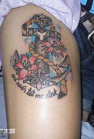 Padrão de tatuagem de âncora de flor de perna
