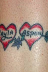 Amore di colore delle gambe con foto tatuaggio lettera